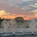 写真: 落合公園から見た夕焼け - 5：夕焼けと噴水