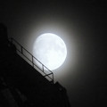 写真: スパイラルタワーズの隙間に見えた月（2018年9月22日） - 5