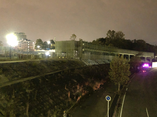 写真: 桃花台線の桃花台中央公園南側撤去工事（2018年11月12日）- 1