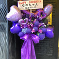 写真: 大須のお店に飾られてた紫色のユニークな祝い花