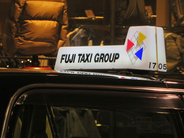 フジタクシーグループのタクシーに社会的有害企業「Uber」の文字 - 3