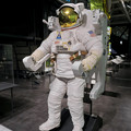 写真: 岐阜かかみがはら航空宇宙博物館：宇宙服と宇宙遊泳噴射装置の等身大模型 - 4