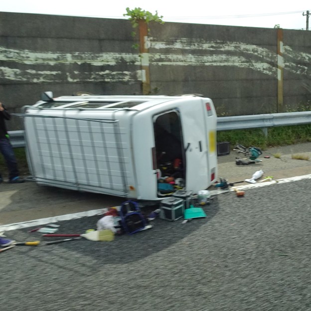 東名高速 小牧JCT〜小牧インター間で起きていたワゴン車の横転事故（2020年9月） - 6
