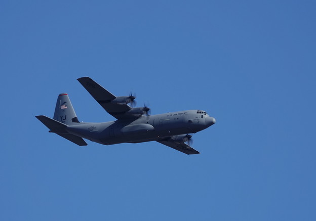 米軍C-130J輸送機