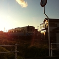 写真: 夕暮れの電車