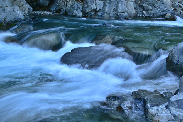 写真: 流れる川