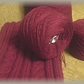 ◆ラムウール100　エンジ色の穴とおしのなわ編みマフラー◆