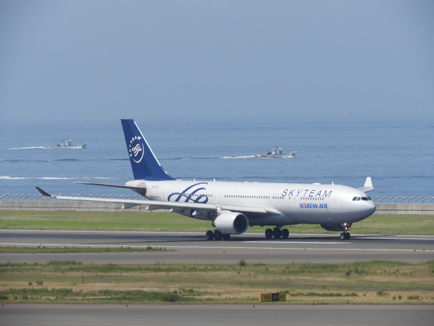 写真: KAL A330-200