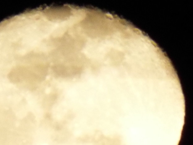 写真: 月のクレータ