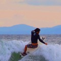 写真: 夕方の湘南・鵠沼海岸の波は胸から肩サイズ #湘南 #藤沢 #海 #波 #wave #surfing #mysky