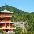 Photos: 那智山青岸渡寺の三重塔と那智の滝