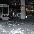 写真: 天井はがれ、線路ひずみ… 水戸駅、復旧は未定