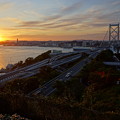 写真: 夕焼けの関門橋