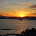 写真: 関門海峡の夕陽