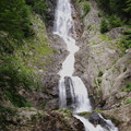 写真: 幾重にも落ちる滝