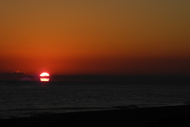 写真: 遠州灘のだるま夕陽　2011.12.13