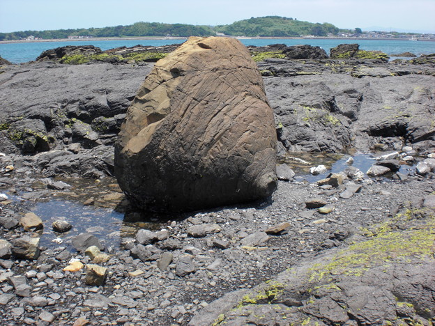 写真: おっぱい岩