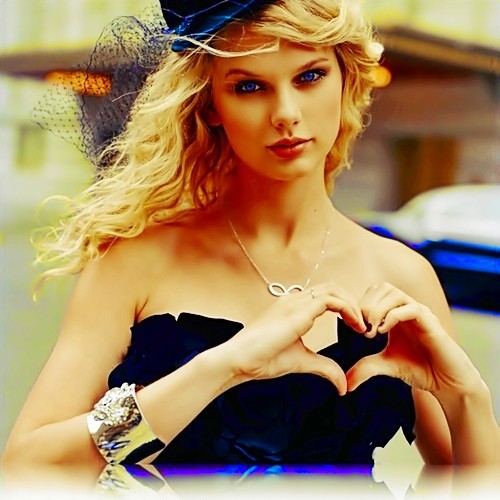 Beautiful Blue Eyes of Taylor Swift (10749)