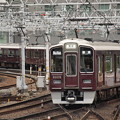 写真: 阪急9000系普通　　阪急宝塚線梅田駅01