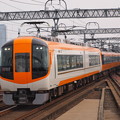 写真: 近鉄22600系名阪乙特急　近鉄名古屋線八田駅