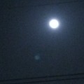 写真: その夜には月が