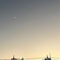 16:50 sunset crescent 〜57mm F2.8 iPhone7Plusで三日月ってわかる