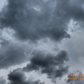 10:08am_CloudRainいまにも降りそうなあやしい空模様〜白と黒の共演重厚なサウンド二重奏雲に鉄塔も驚きひょっこりはん！pmやはり大雨、珍しく低温…梅雨疲労(インプレッシブアート:TZ85)