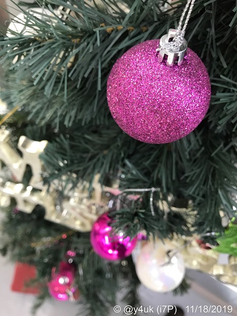 11.18_15:30旅先その6.“今年初のXmas Tree”Pink or Velvet color balls〜この色のクリスマスツリーボール飾り意外と珍しい大人色◯(12.14ふたご座流星群)