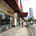 写真: 永源路　南京西路方面軒並みしまってるお店