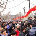 写真: 上海　龍華寺チケット売り場の人ごみ