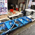 写真: 安化路のローカル魚屋さんと魚