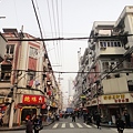 写真: 上海　広西路の雑多な通り