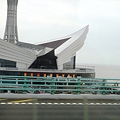 写真: 杭州湾大橋　途中のサービスエリア