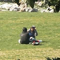 写真: 公園にいるお二人さんフードがイイ感じ？？