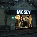 写真: 『MOUSEY』じゃなくて『MOSEY』　やっぱりニセっぽいんだよなあ