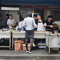 写真: 市場の外にある屋台街の惣菜やさん