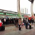 写真: 上海長途バス駅のチケット売り場