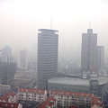 写真: 薄曇の上海ビル群２