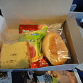 写真: 青島行きの飛行機の機内食