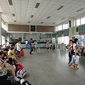 写真: 青島のバス駅