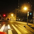 写真: 深夜の交差点