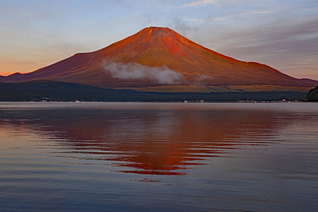 写真: 赤富士の朝　全景