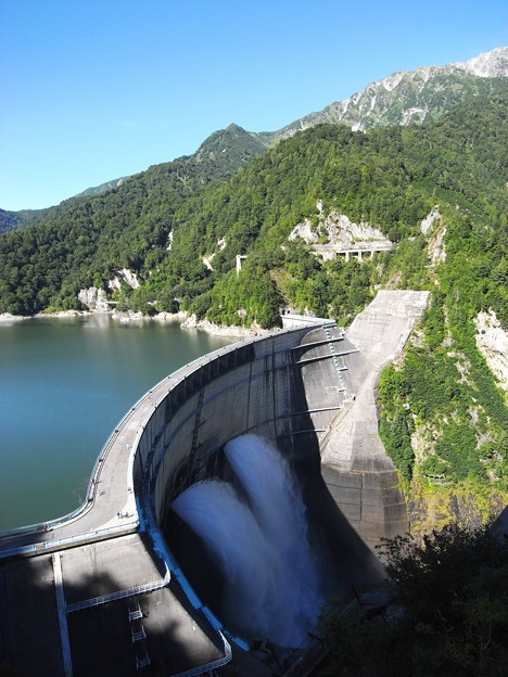 黒部ダム01:貯水量2億トン