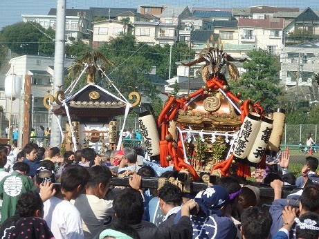 写真: 逗子市民祭り　神輿パレード