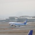 写真: ANA 着陸〜福岡空港