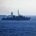 写真: 自衛隊の船〜東京湾フェリーから