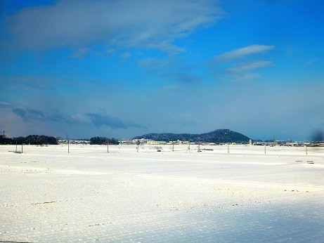 写真: 雪景色〜米原付近