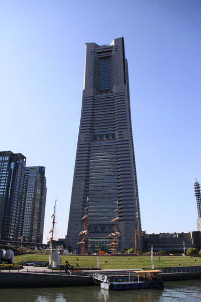 写真: 現代の「バベルの塔」