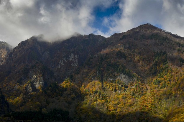 写真: 秋景鳥甲山