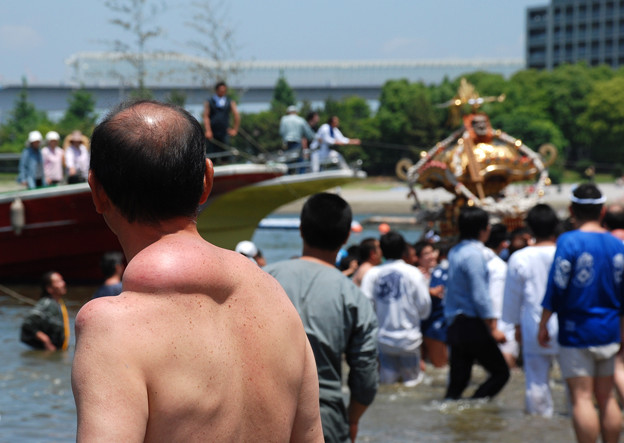 写真: 神輿タコの男